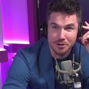 Robbie Amell Talks Season 4 of 'Upload' with Roz and Mocha!