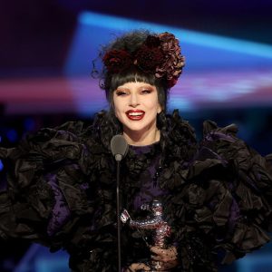 playlist-item-Lady Gaga Wins Artist of the Year