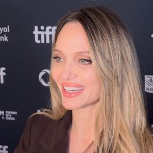 playlist-item-Angelina Jolie on her Emotional Choice to Wear her Mother's Necklace