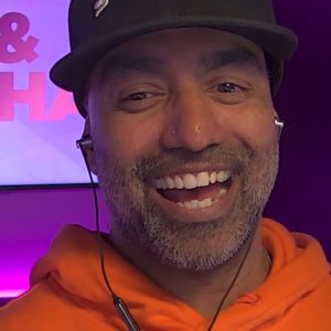 Roz and Mocha's Fix My Life - Alex Married an Overly Dedicated Football Fan