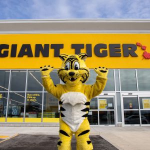 Roz and Mocha Talk About Their Favourite Things About Giant Tiger!