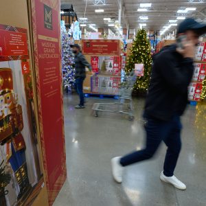 Roz and Mocha's Fix My Life - Abigail is Stressed About Christmas Shopping Expenses