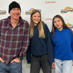 Christmas Dad Jokes with Ali and Elsa