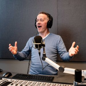 playlist-item-Kelly Wins Bruno Mars Tickets