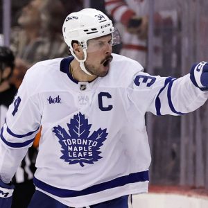 playlist-item-Matthews Stands Alone with Elliotte Friedman