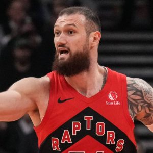 playlist-item-Sandro Steals the Show