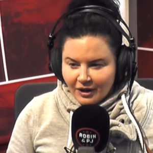 Robin had dinner with strangers...but are they now friends?!