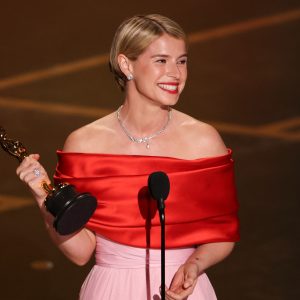 playlist-item-Jessie Buckley Wins Best Actress for Hamnet