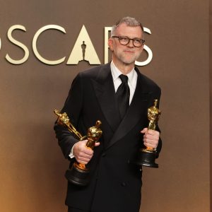 playlist-item-Paul Thomas Anderson Wins Best Director