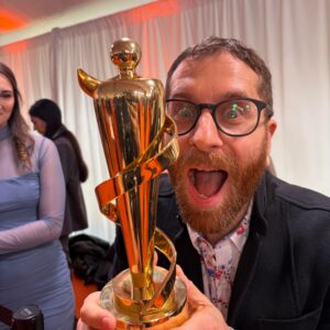 playlist-item-Damnit Maurie Hits the JUNOs Red Carpet!