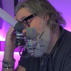 playlist-item-Is This Proof That Roz's Friends 'Frank' And 'Carl' Are Fake?