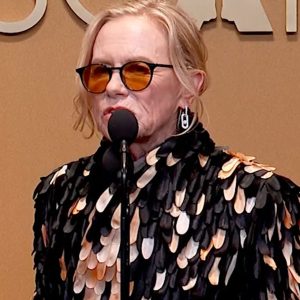 playlist-item-Amy Madigan Wins Best Actress in a Supporting Role