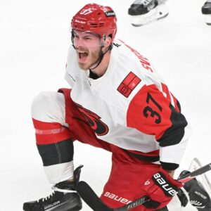 Andrei Svechnikov Seals Game 3 for Carolina