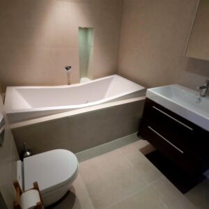 No One Takes a Bath in a Hotel