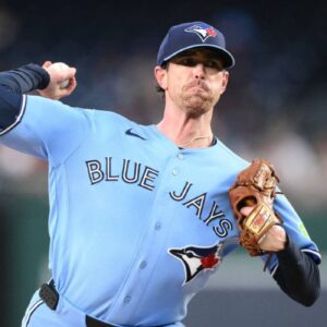 Shane Bieber's Injury Impact with Arden Zwelling
