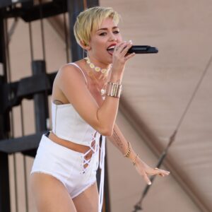 On This Day in KiSSTORY - August 25 - Wrecking Ball, Bring It On, My So-Called Life