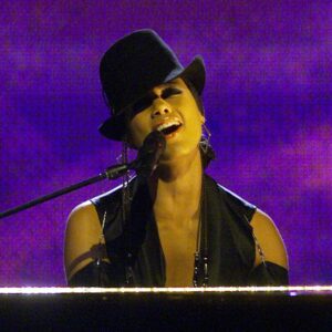 On This Day in KiSSTORY - August 18 - Mortal Kombat, Alicia Keys Hits #1